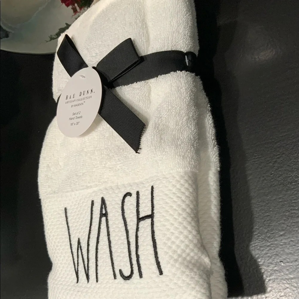 RAE DUNN 2PC HAND TOWEL SET